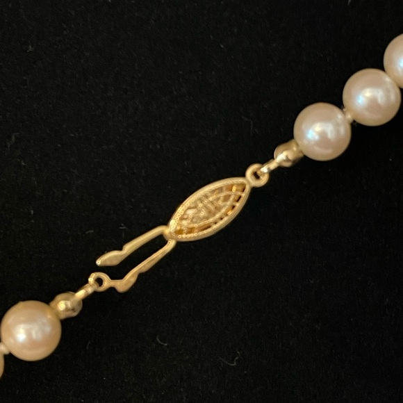 Vintage Faux Pearl Necklace with Excellent Clasp - Picture 4 of 7
